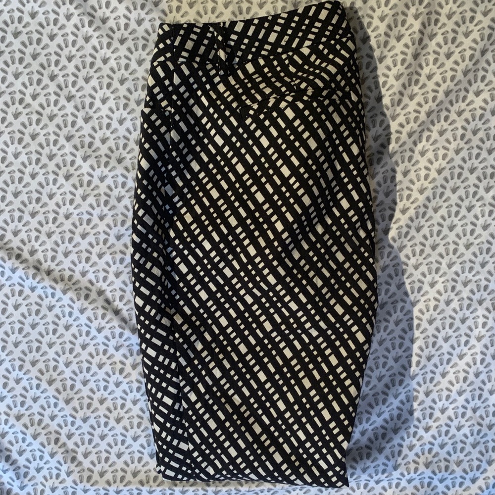 Patterned Express Pants - Picture 3 of 4